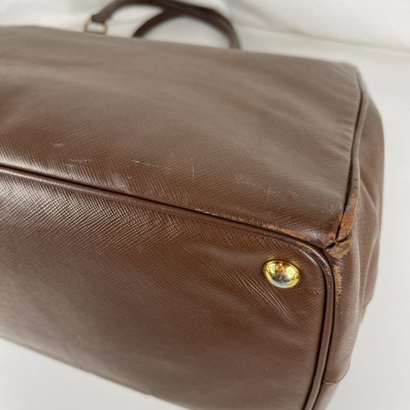 Prada Saffiano Lux Extra Large Brown Leather Zip Tote - Authenticity Certified - Picture 10 of 16